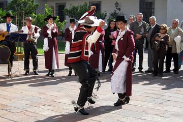 cueca-santiago.jpg