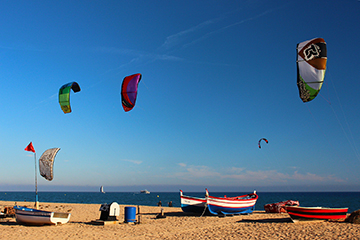 La plage de Jericoacoara et ses kitesurfeurs