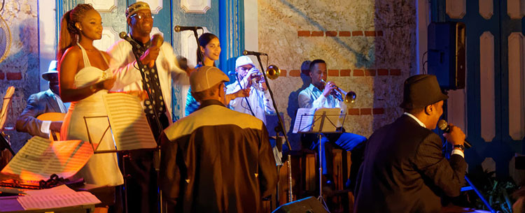 Concert de musique salsa à Cuba